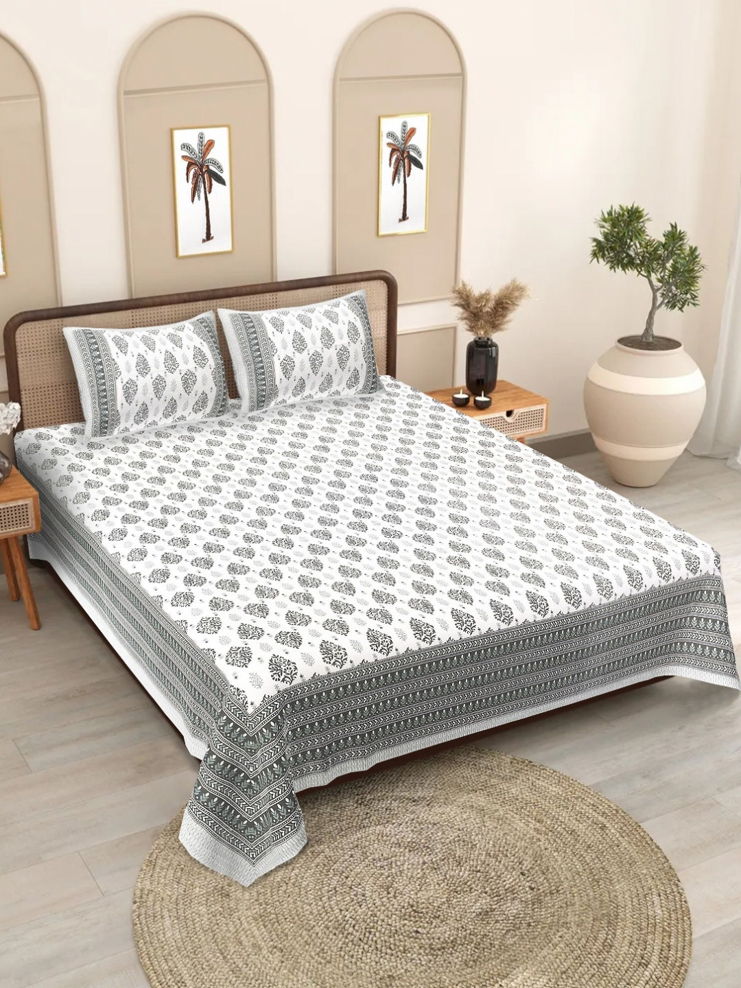 

Texstylers Grey & White Printed Cotton 186 TC Queen Bedsheet Set - 2.20 m X 2.50 m
