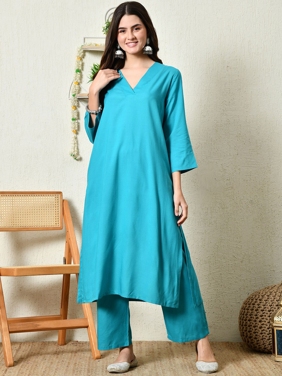 

Bhuja Women Printed Regular Kurta with Trousers, Blue