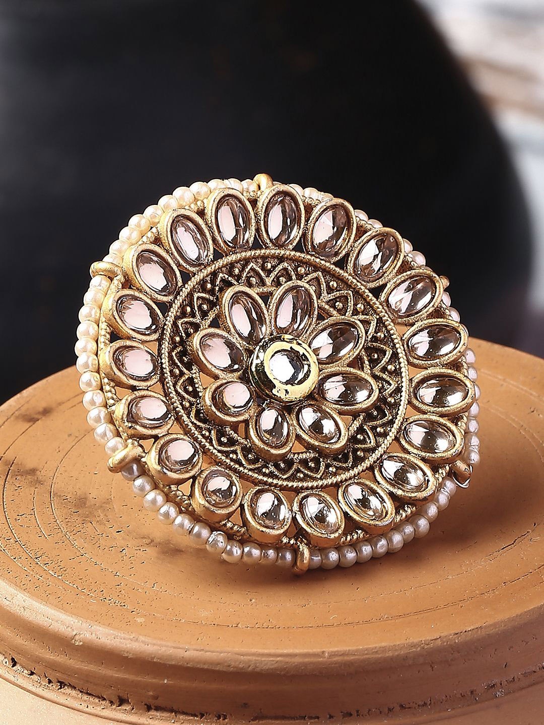 

Anouk Kundan-Studded Circular Shaped Finger Ring, Gold