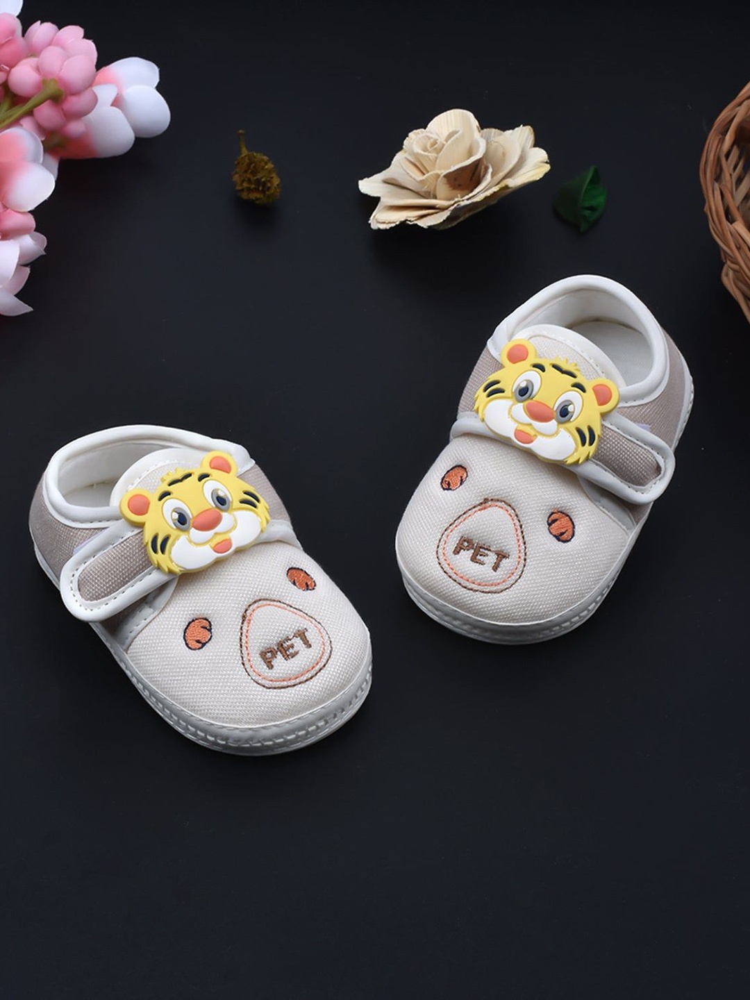 

SooWoo Unisex Kids Printed Sneakers, Beige