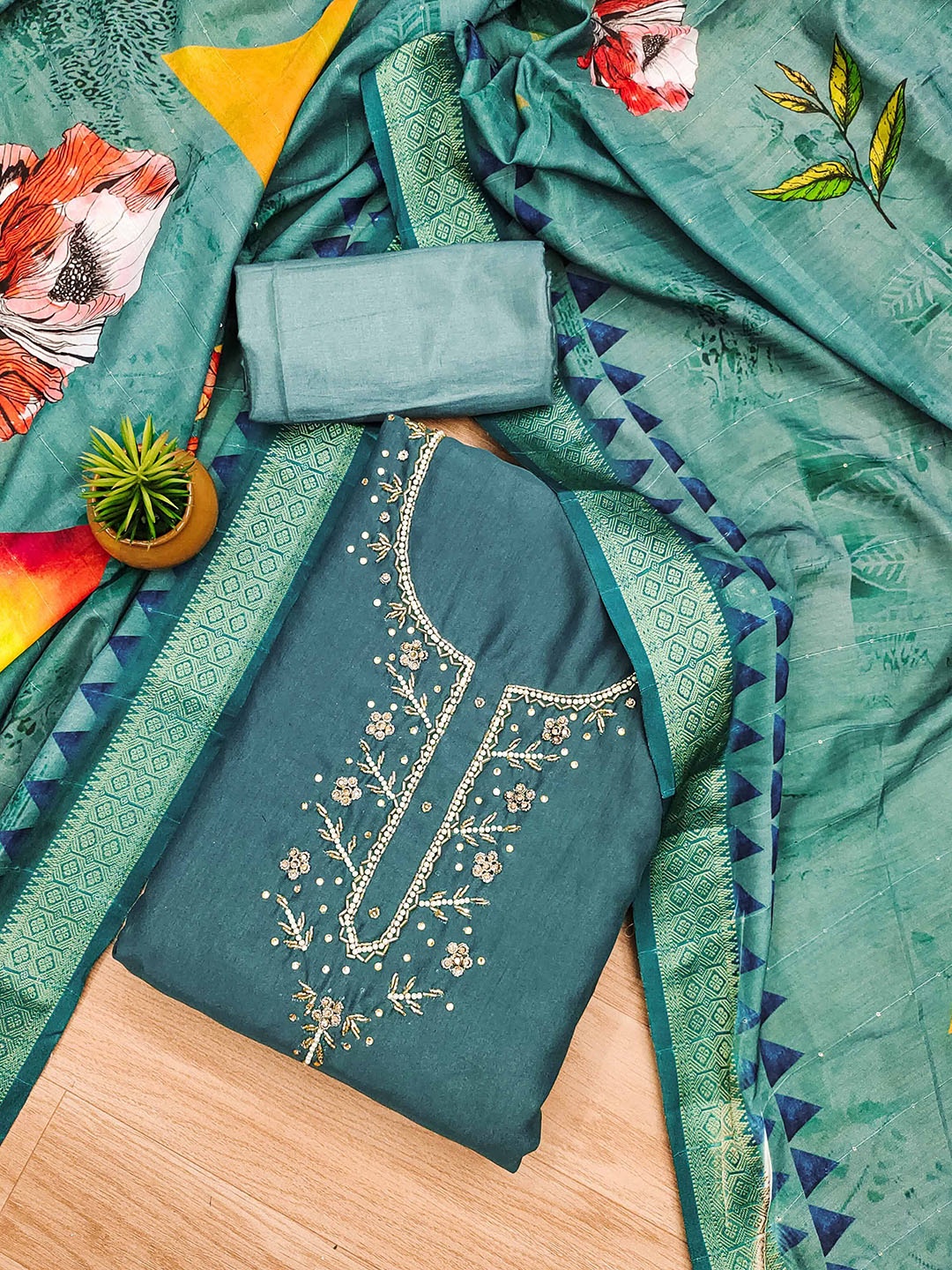

SHADOW & SAINING Floral Embellished Unstitched Dress Material, Teal
