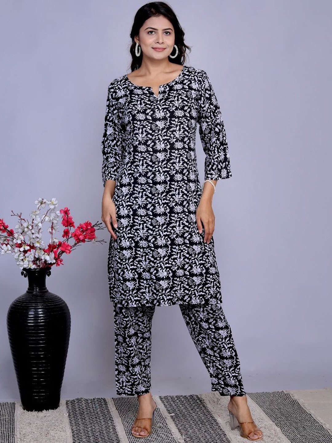 

MILAAV Floral Printed Straight Kurta with Trousers, Navy blue