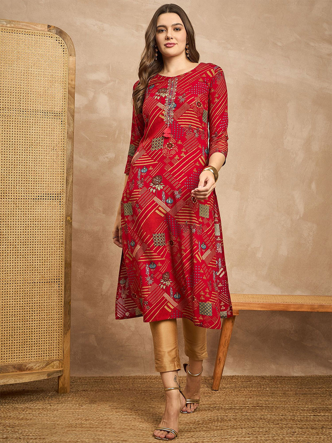 

CHETI Floral Printed Beads and Stones Straight Kurta, Red