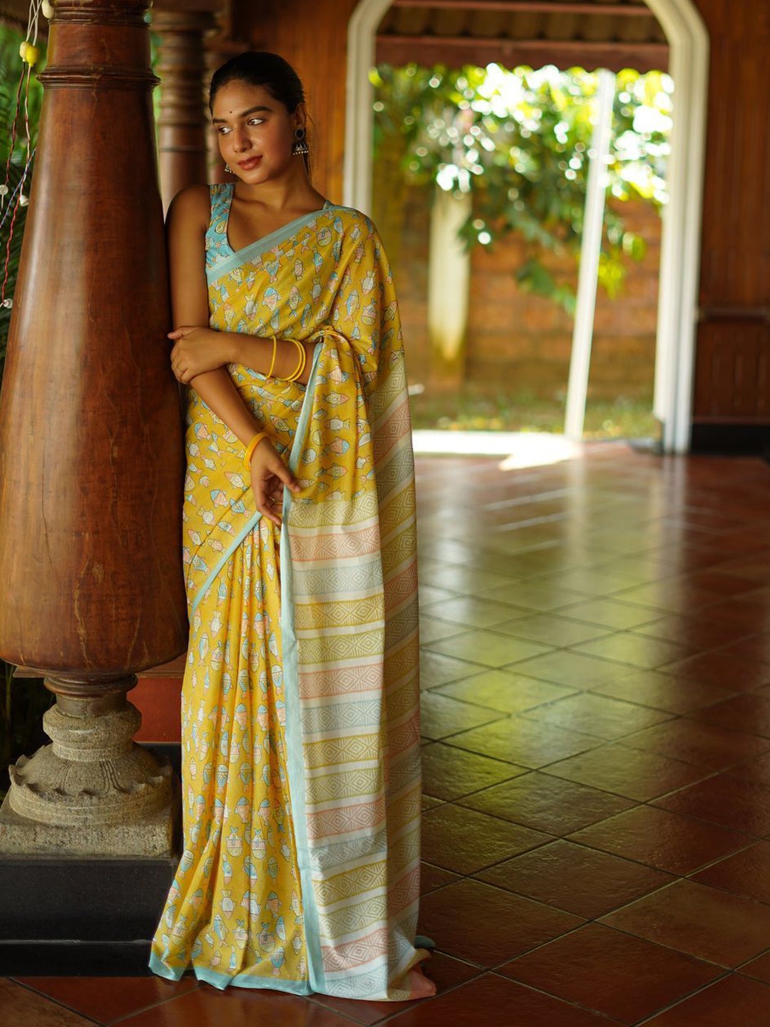

AWRIYA Floral Silk Cotton Bandhani Saree, Yellow