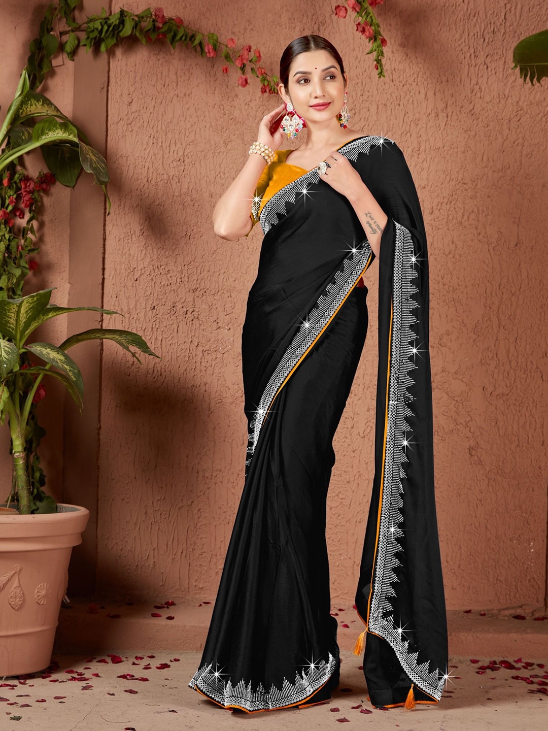 

KEERAT FASHION Beads and Stones Saree, Black