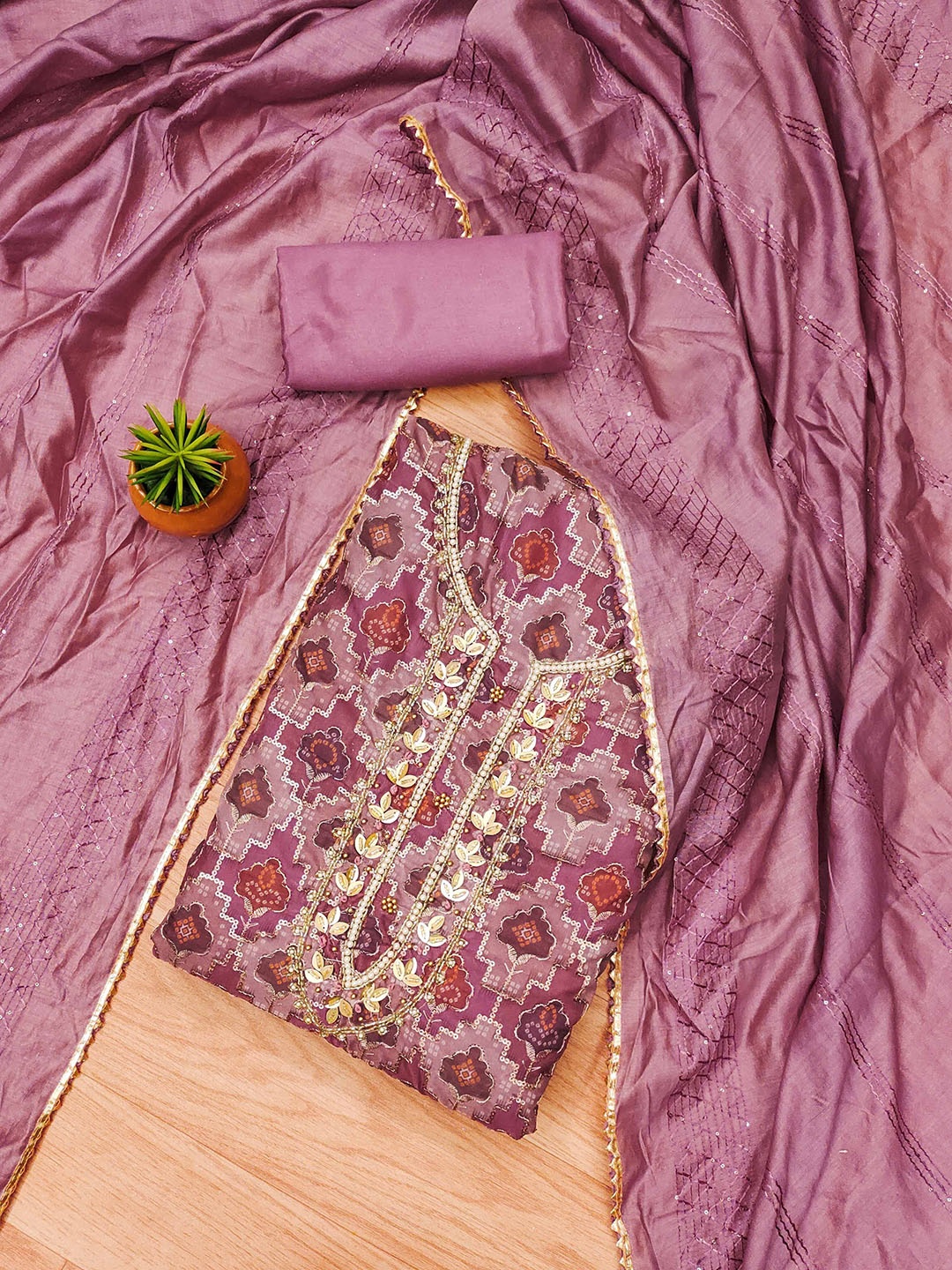 

SHADOW & SAINING Ethnic Motifs Printed Sequinned Organza Unstitched Dress Material, Lavender