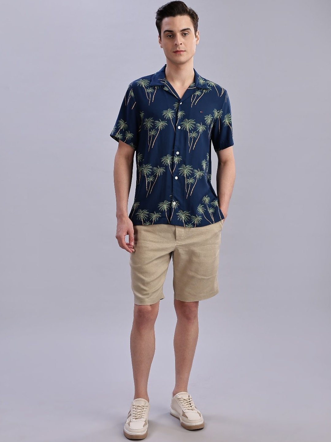 

Tommy Hilfiger Men Floral Opaque Printed Casual Shirt, Navy blue