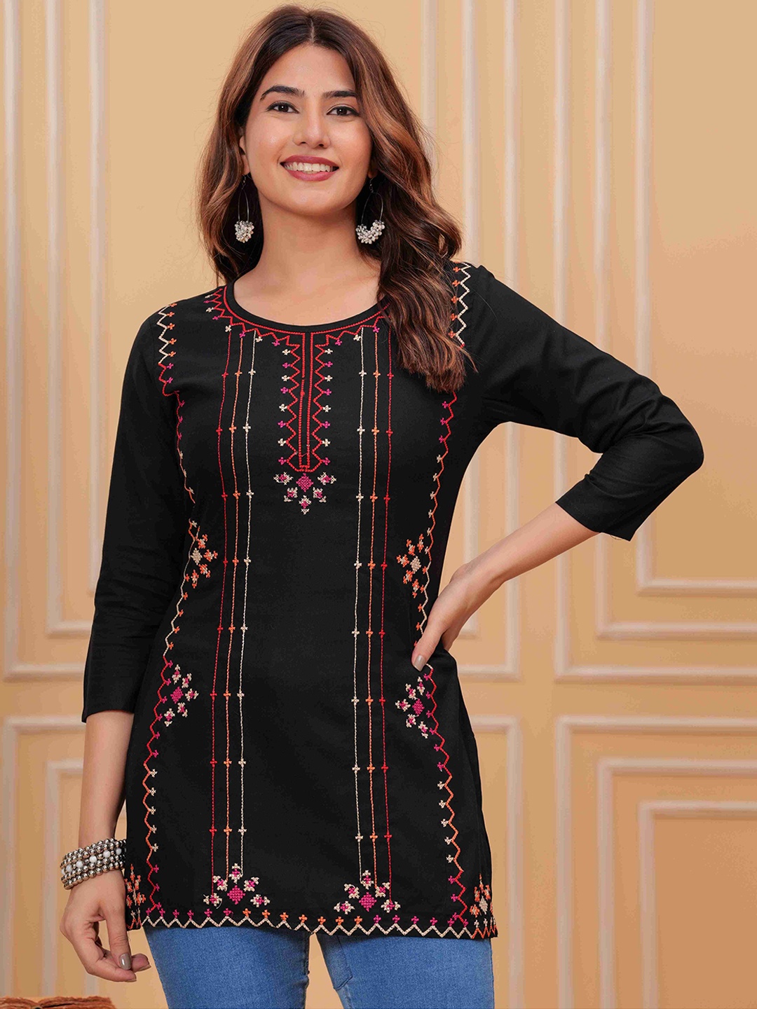 

ALEXEY JAY Gometric Embroidered Straight Kurti, Black