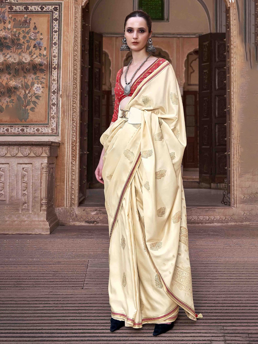 

Mitera Woven Design Zari Saree, Beige