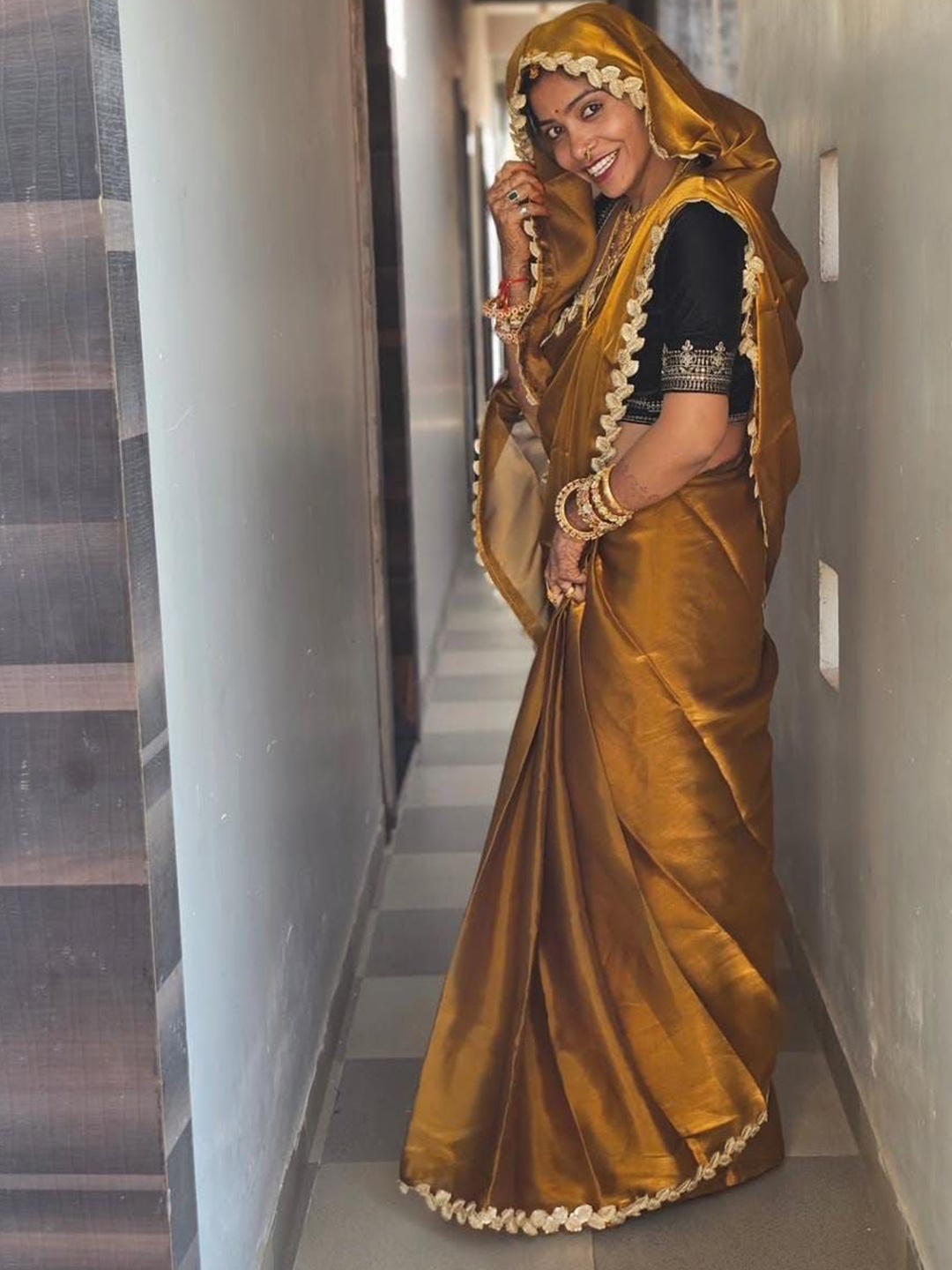 

MANSUBHA Embroidered Organza Banarasi Saree, Gold