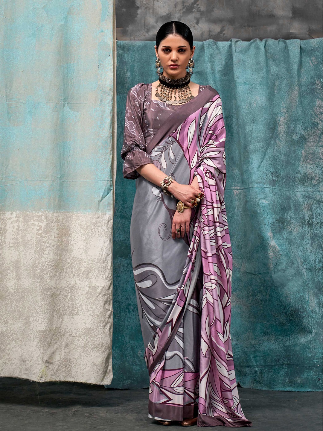 

Vardha Floral Saree, Grey