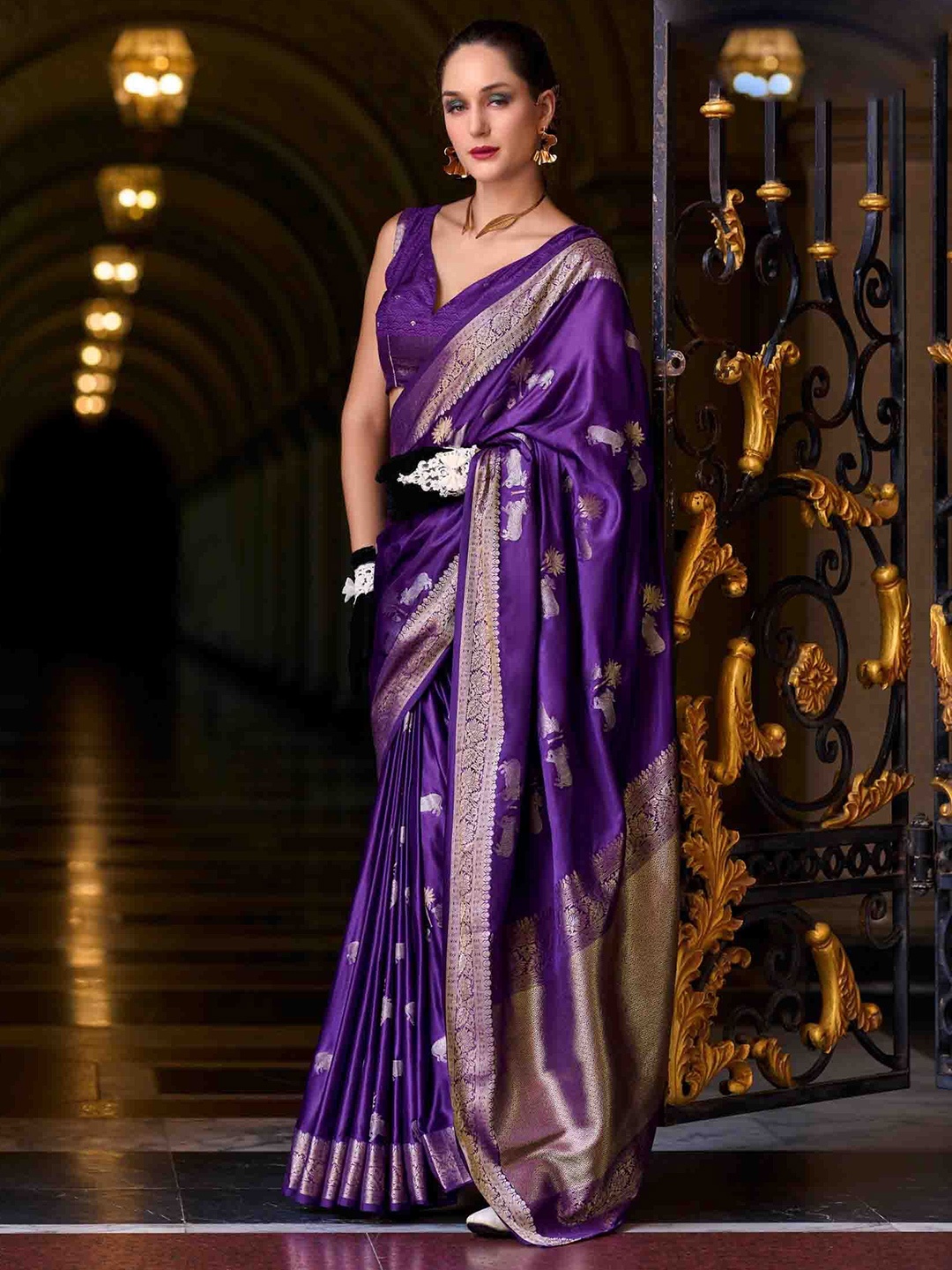 

Mitera Woven Design Zari Banarasi Saree With Unstitched Blouse Piece, Violet