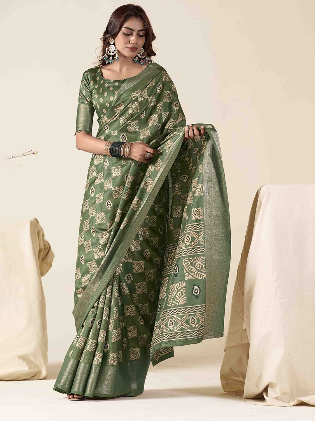 

Mitera Woven Design Zari Saree, Green
