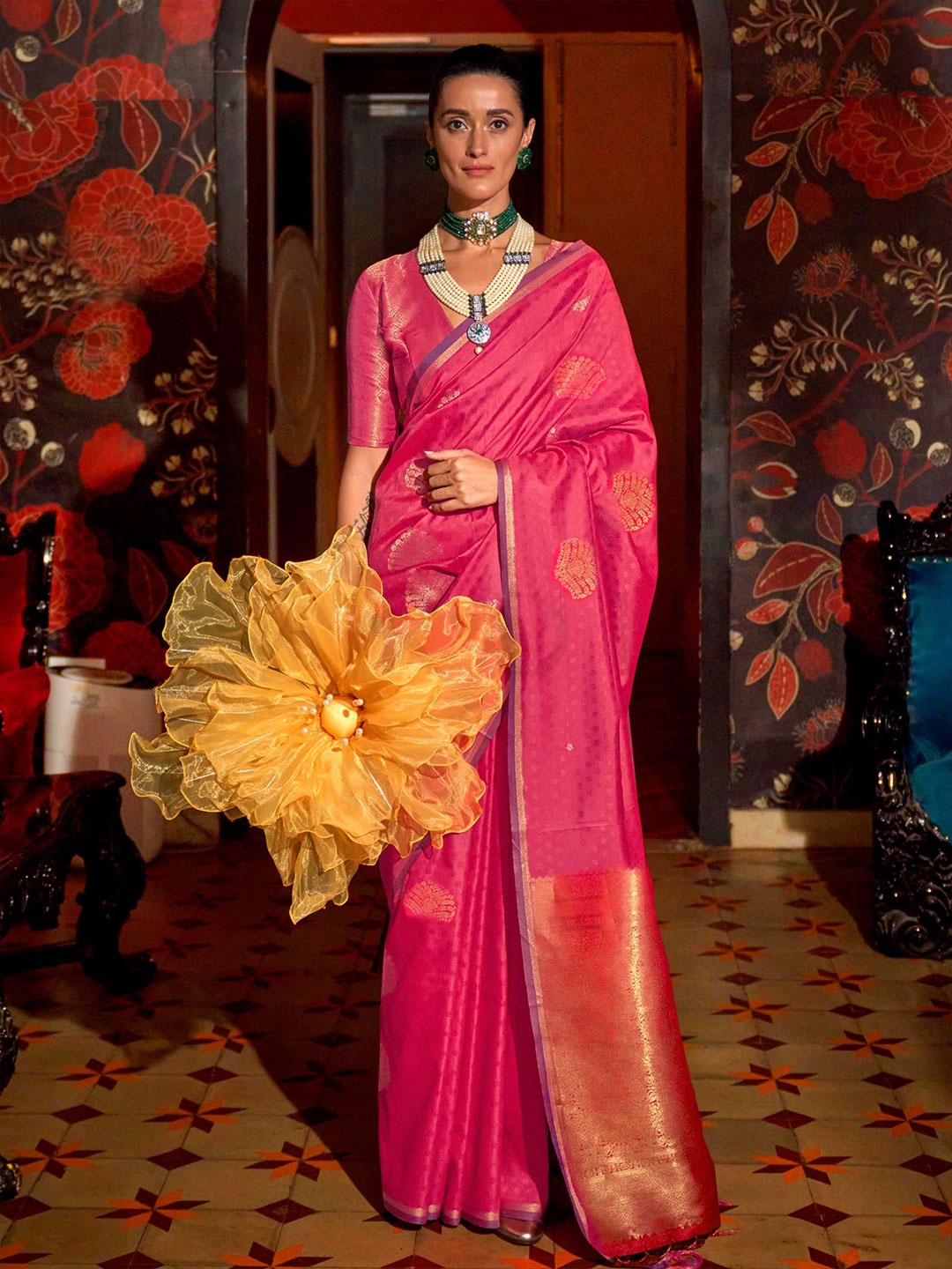 

Vardha Woven Design Ethnic Motifs Zari Banarasi Saree, Pink