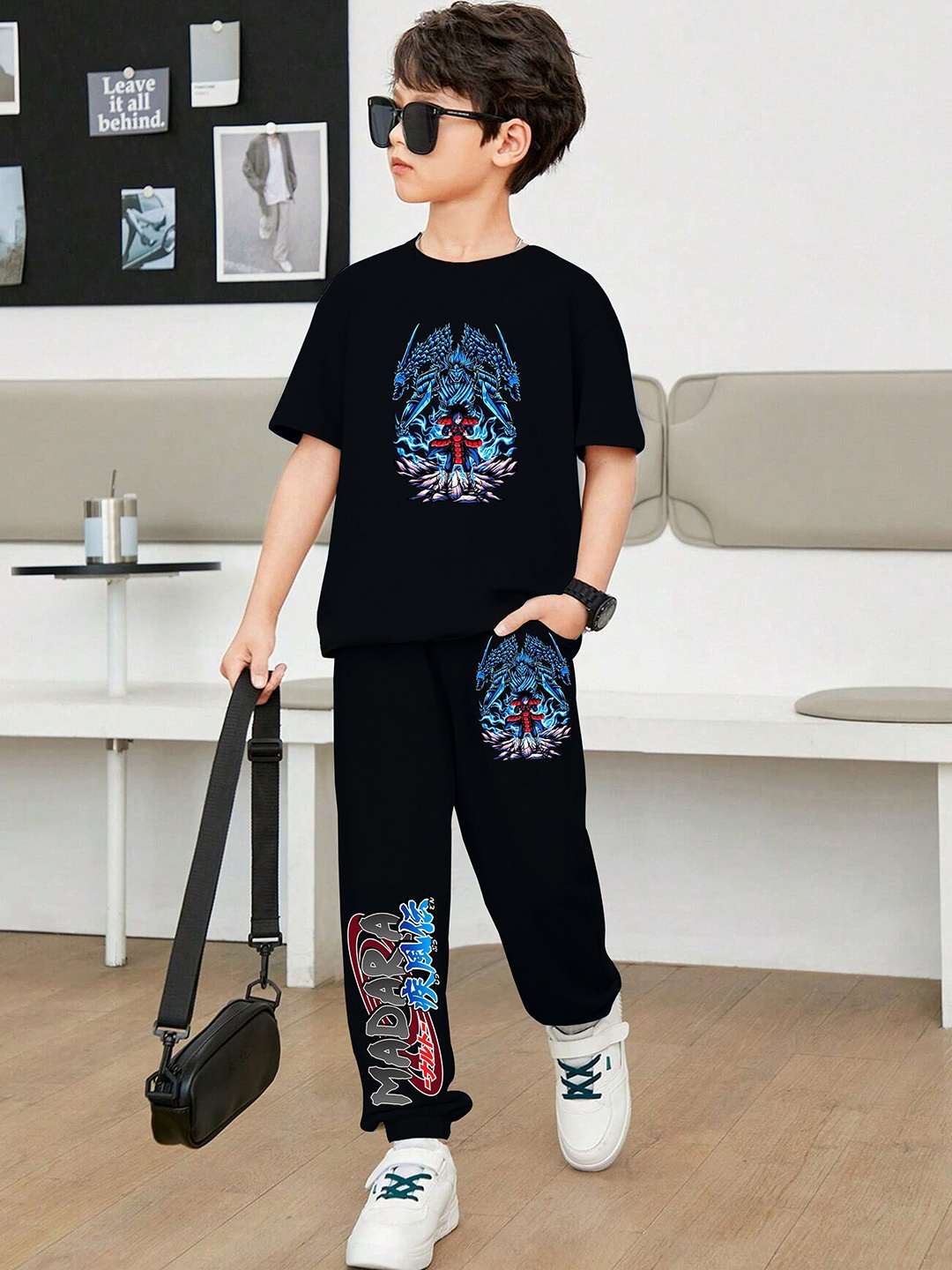 

LOCAVESTIR Boys Printed T-shirt And Joggers, Black