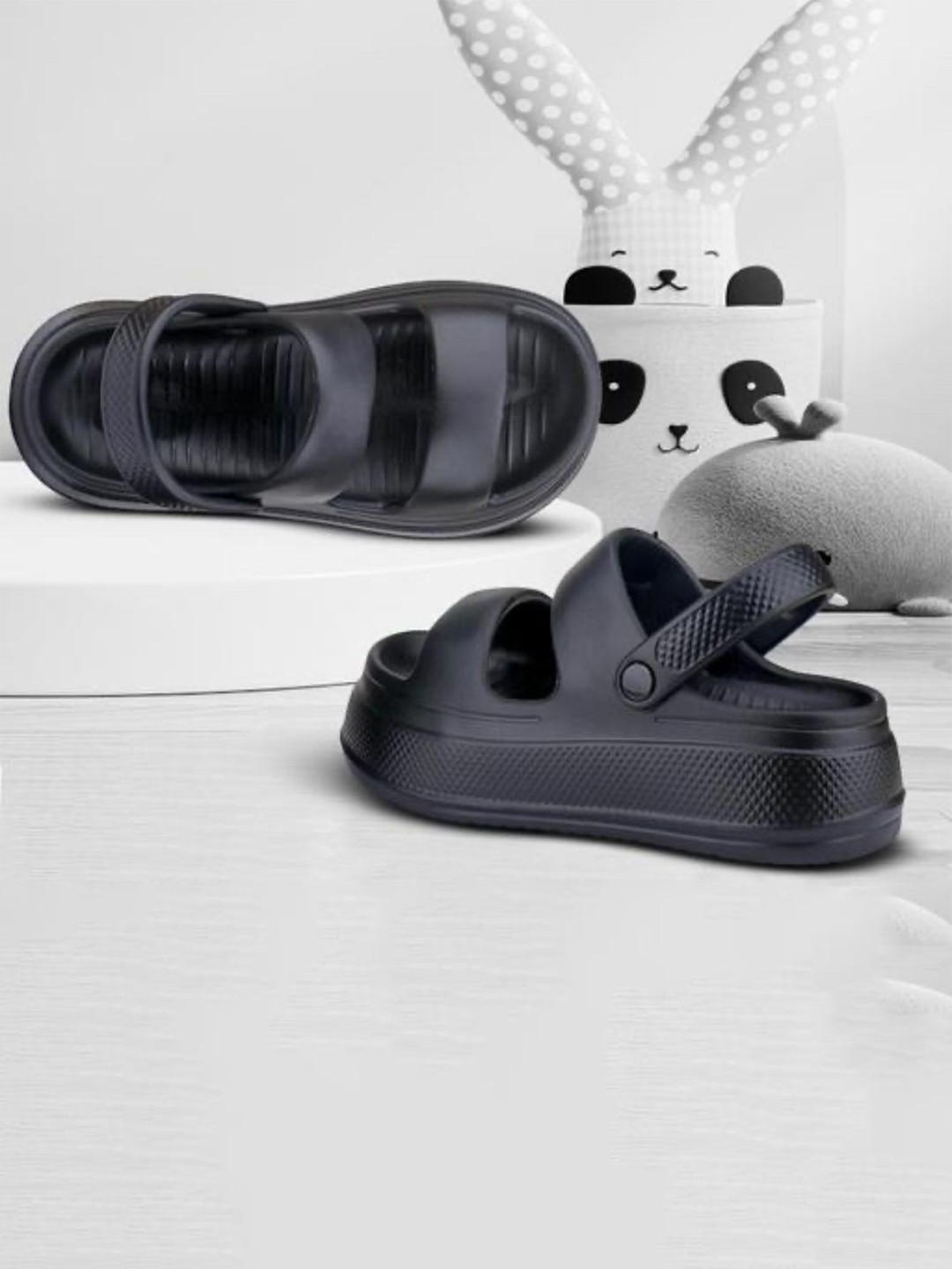 

shoptegic Women Croslite Clogs, Black
