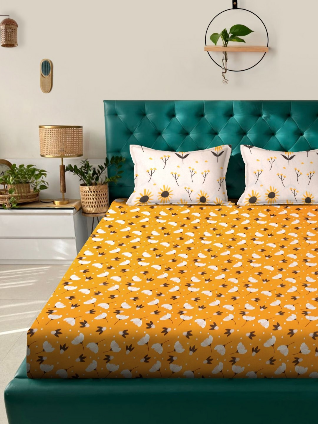 

Myntra Elegant Homes Yellow & White Printed 300 TC King Bedsheet Set 2.50 m x 2.25 m
