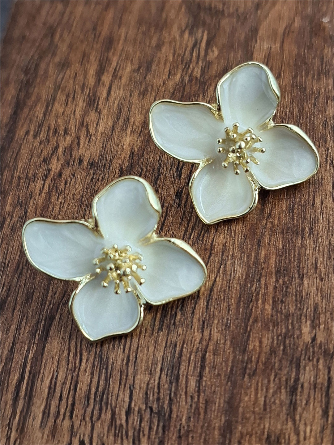 

Z HOME Gold Plated Floral Shaped Crystals Studs Earrings, White
