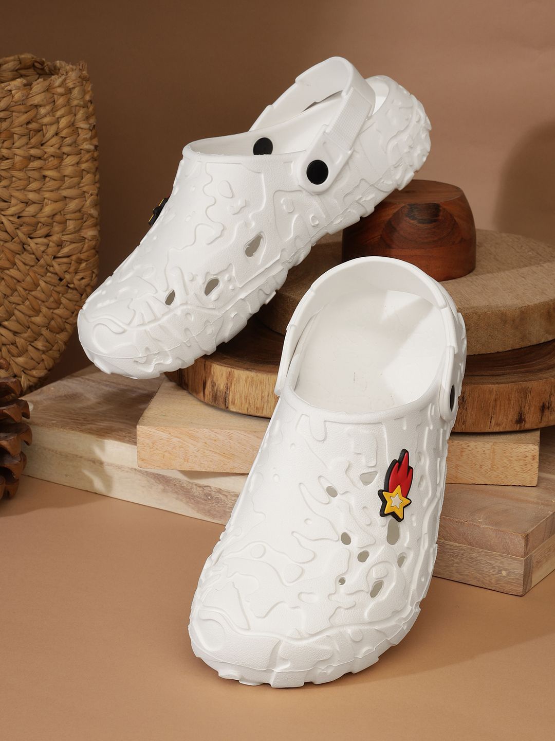 

HRX by Hrithik Roshan Men Croslite Clogs, White