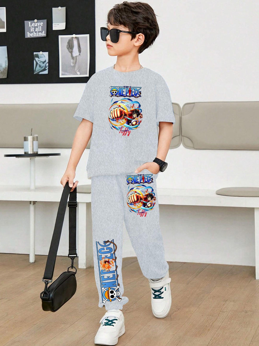

LOCAVESTIR Boys Printed T-shirt And Joggers, Grey