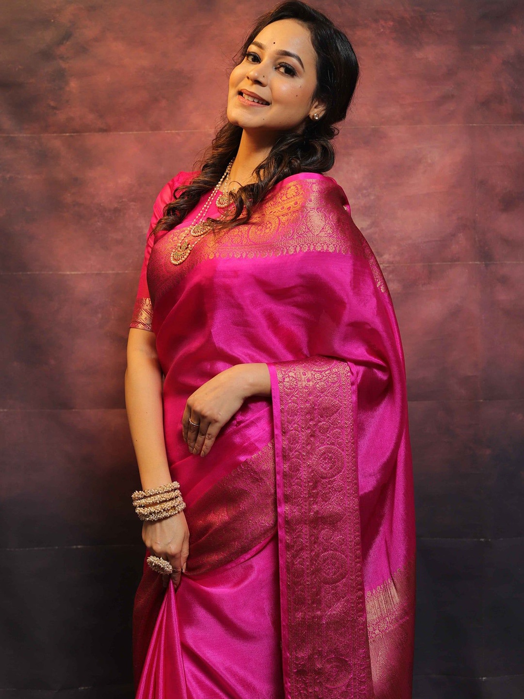 

Moda Rapido Women Woven Design Zari Saree, Pink