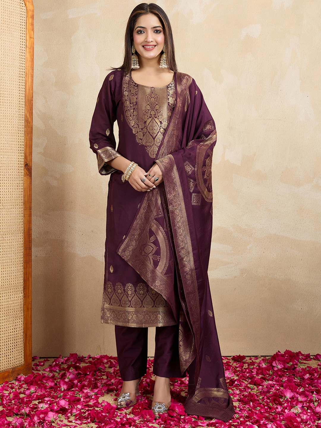 

LERIYU Floral Woven Design Chanderi Silk Straight Kurta with Trouser & Dupatta, Burgundy