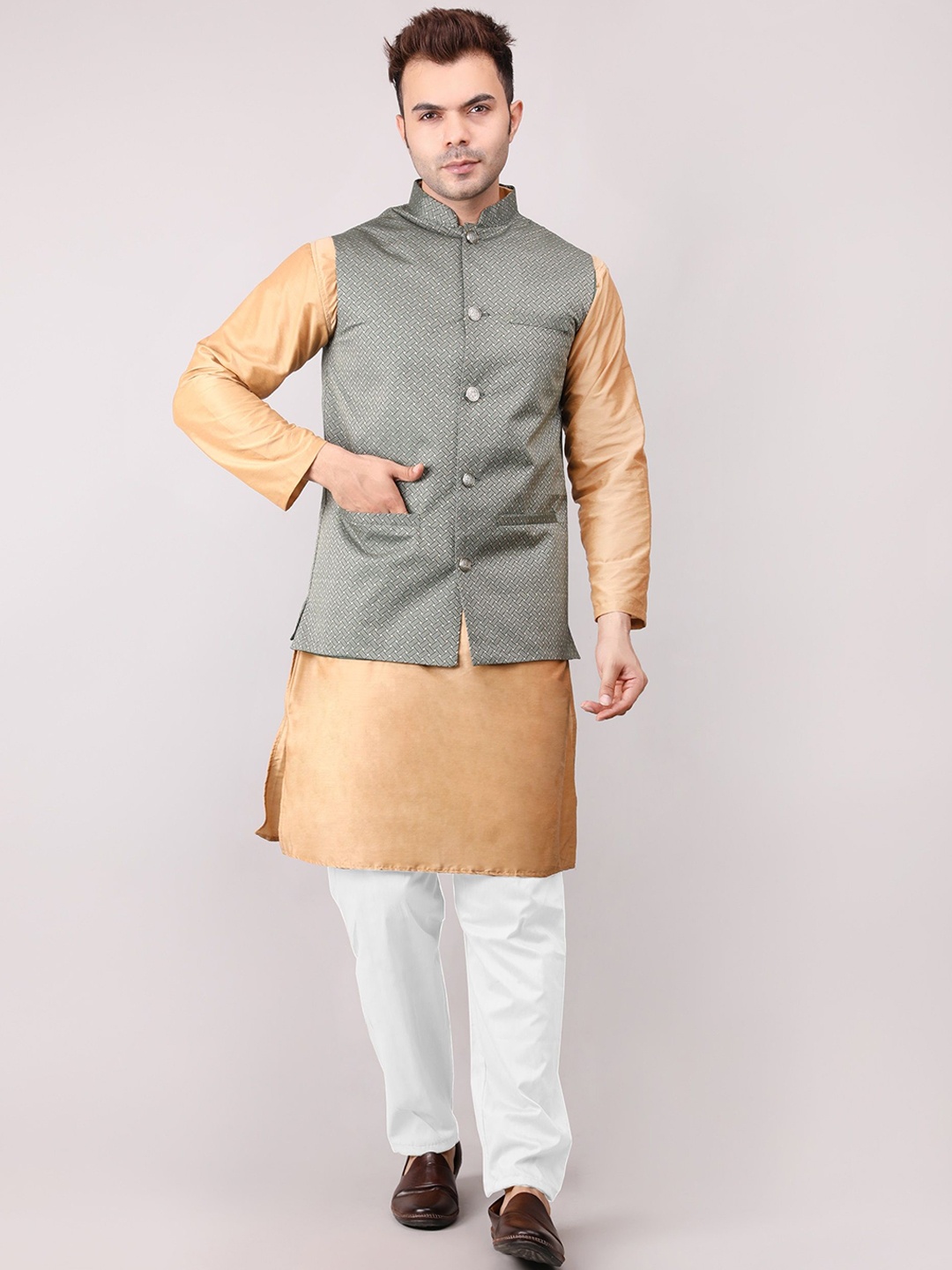 

Voniry Ethnic Motifs Woven Design Straight Kurta white Pyjama & Nehru Jacket, Green