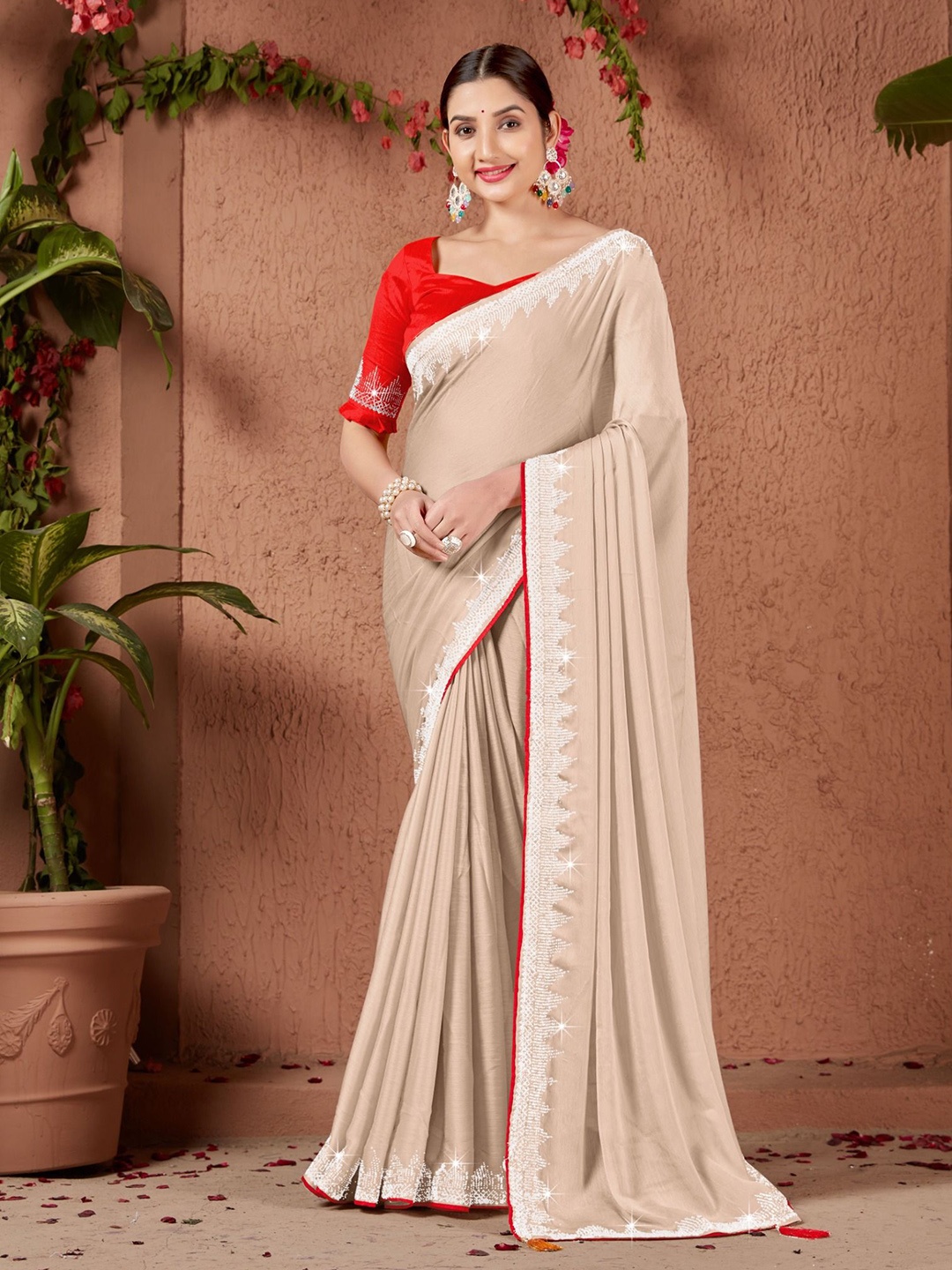 

KEERAT FASHION Beads and Stones Saree, Off white