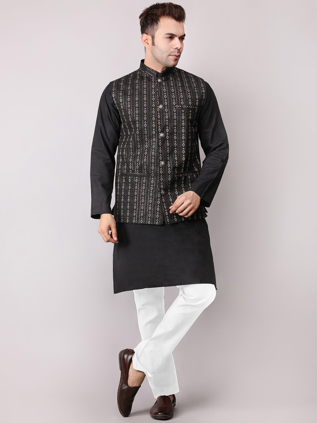 

Voniry Ethnic Motifs Woven Design Straight Kurta white Pyjama & Nehru Jacket, Black