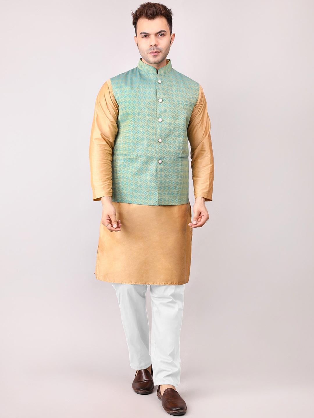 

Voniry Ethnic Motifs Woven Design Straight Kurta white Pyjama & Nehru Jacket, Green