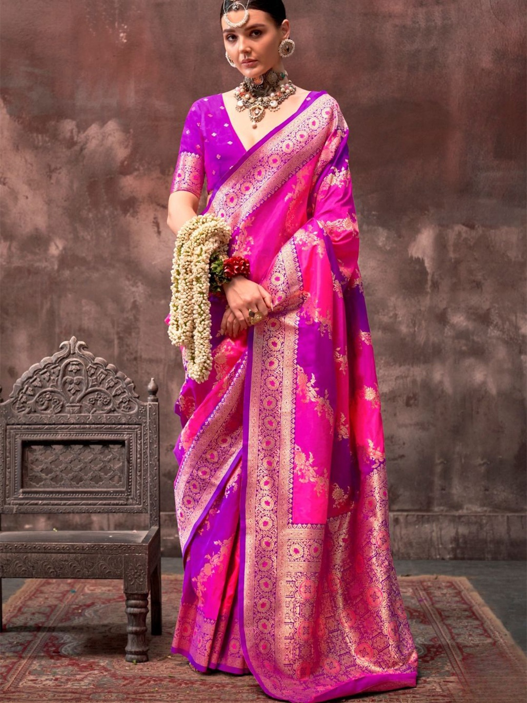 

Vardha Woven Design Zari Bandhani Saree, Pink