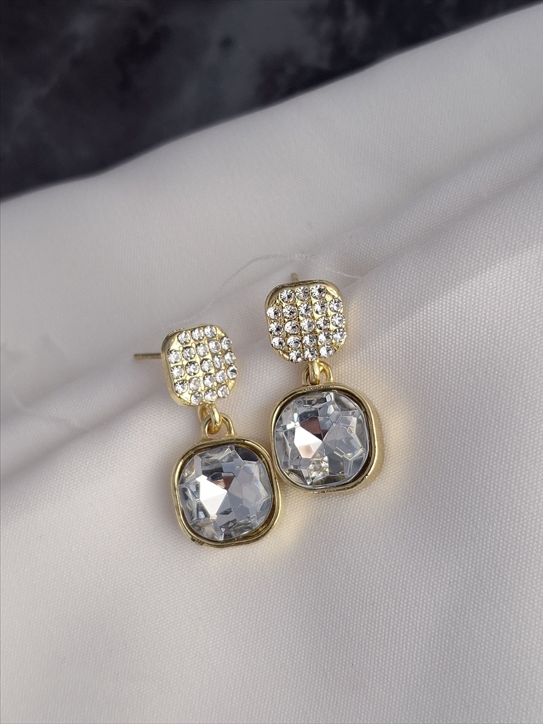 

Zhouse Gold-Plated Crystals Studded Geometric Drop Earrings