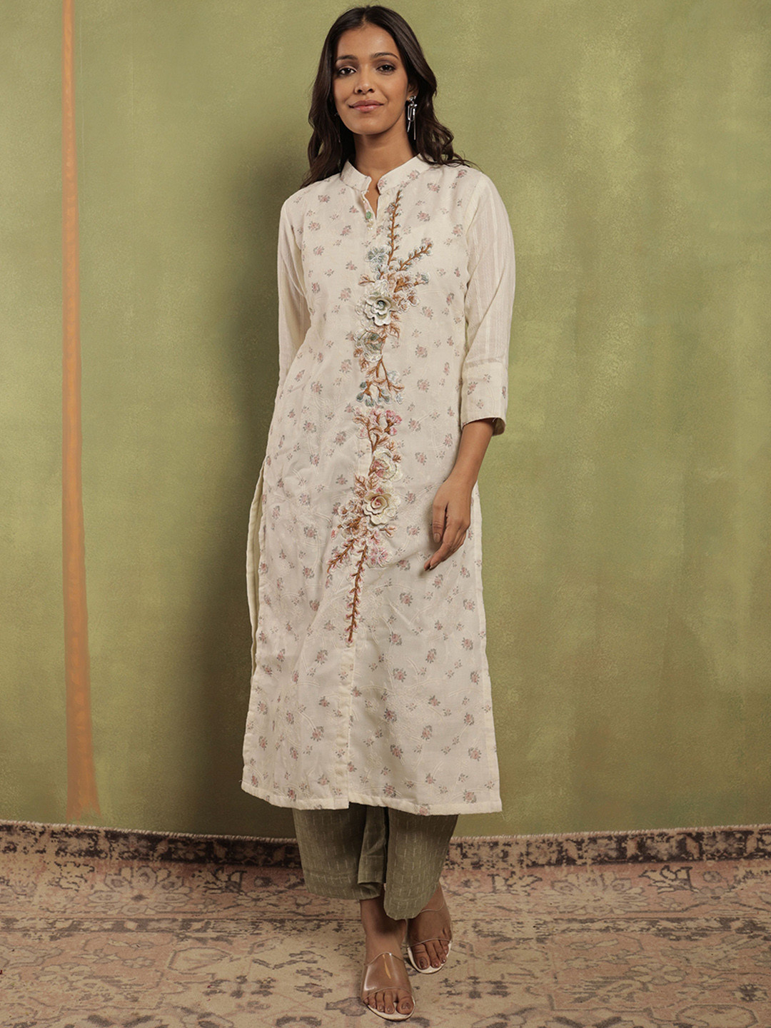 

SRIHA Floral Printed Mandarin Collar Thread Work Kurta With Trousers, White