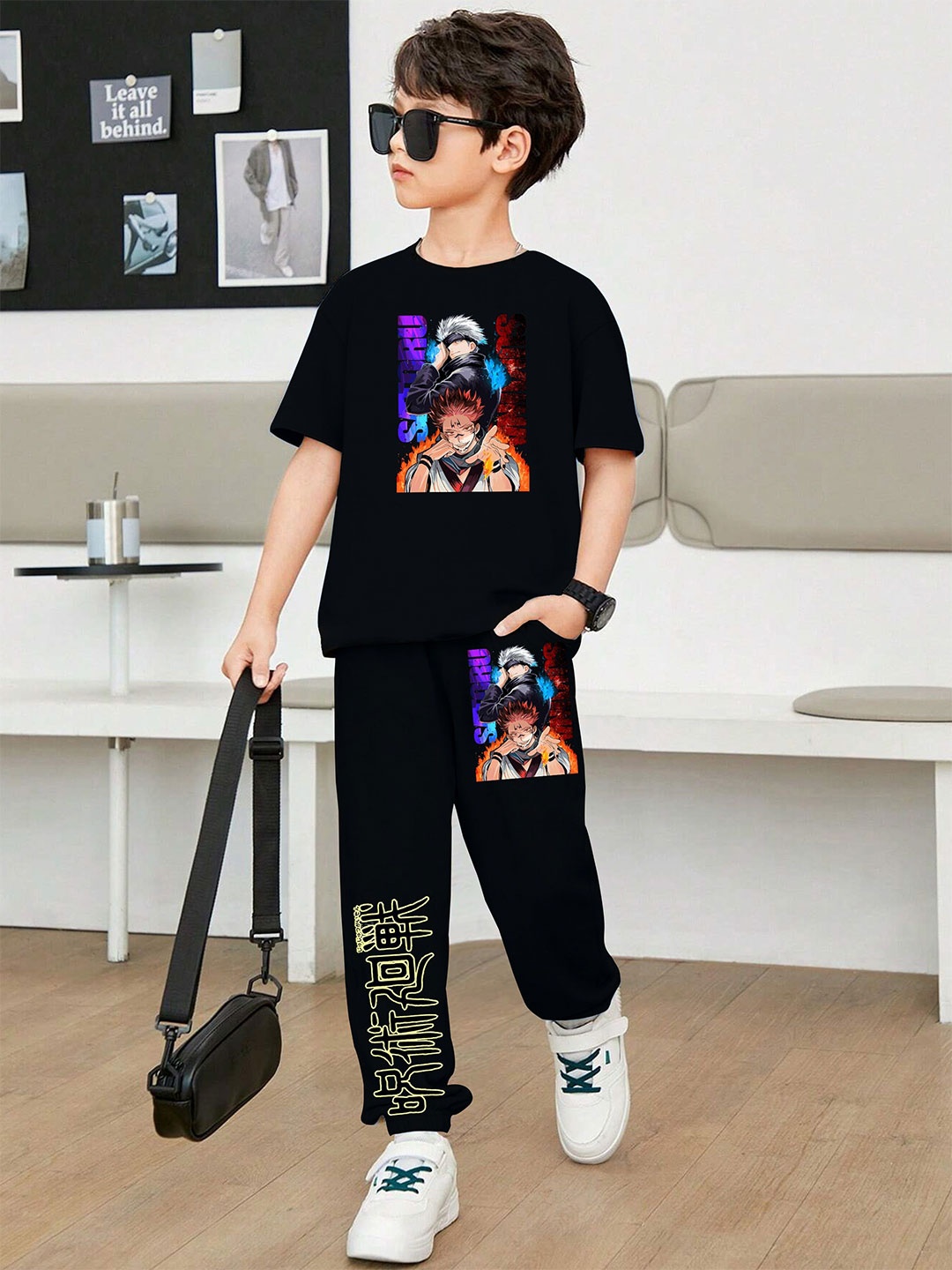 

LOCAVESTIR Boys Printed T-shirt And Joggers, Black