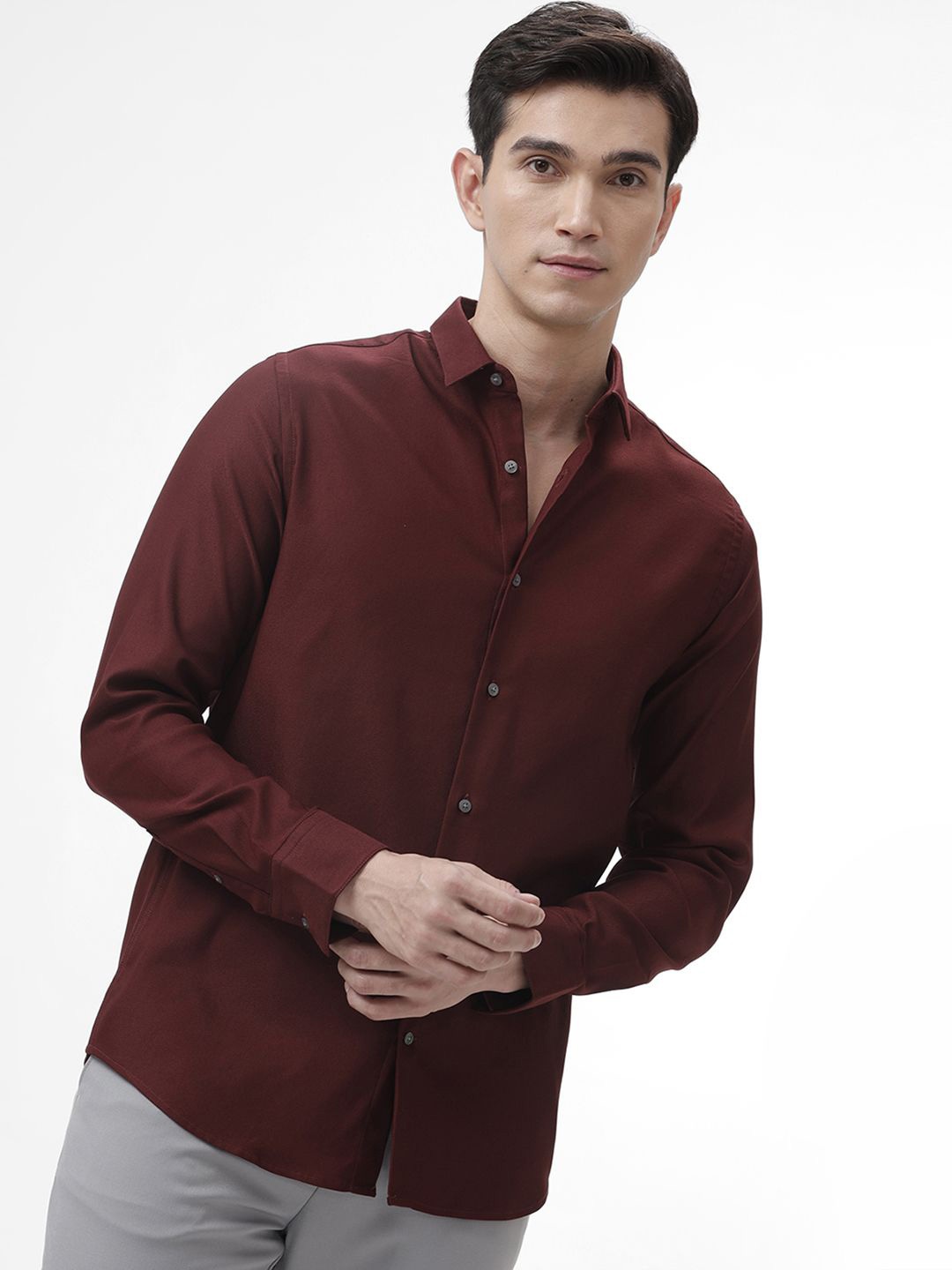 

The Collection Men Classic Slim Fit Opaque Casual Shirt, Maroon