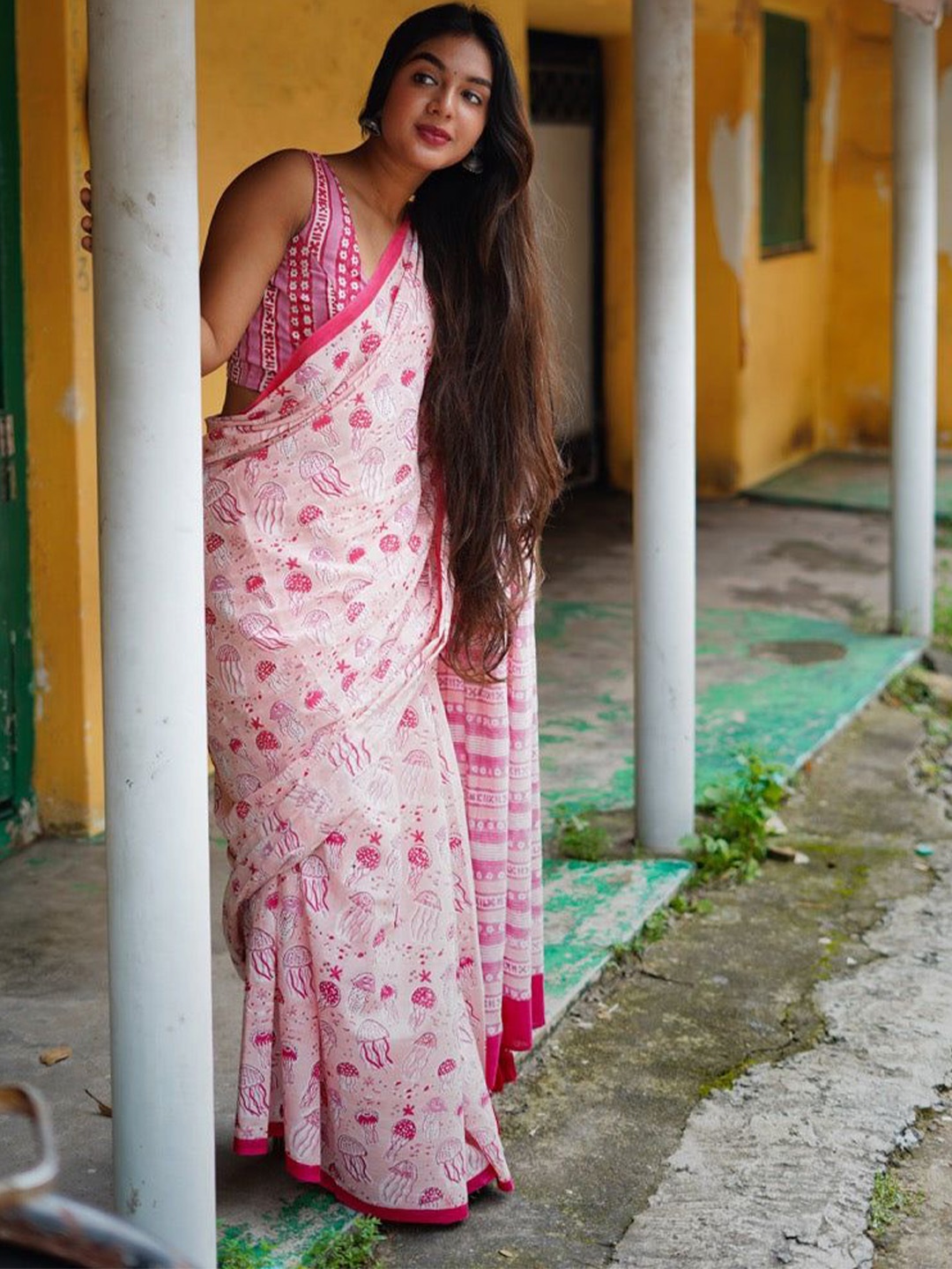 

AWRIYA Printed Daily Wear Saree, White