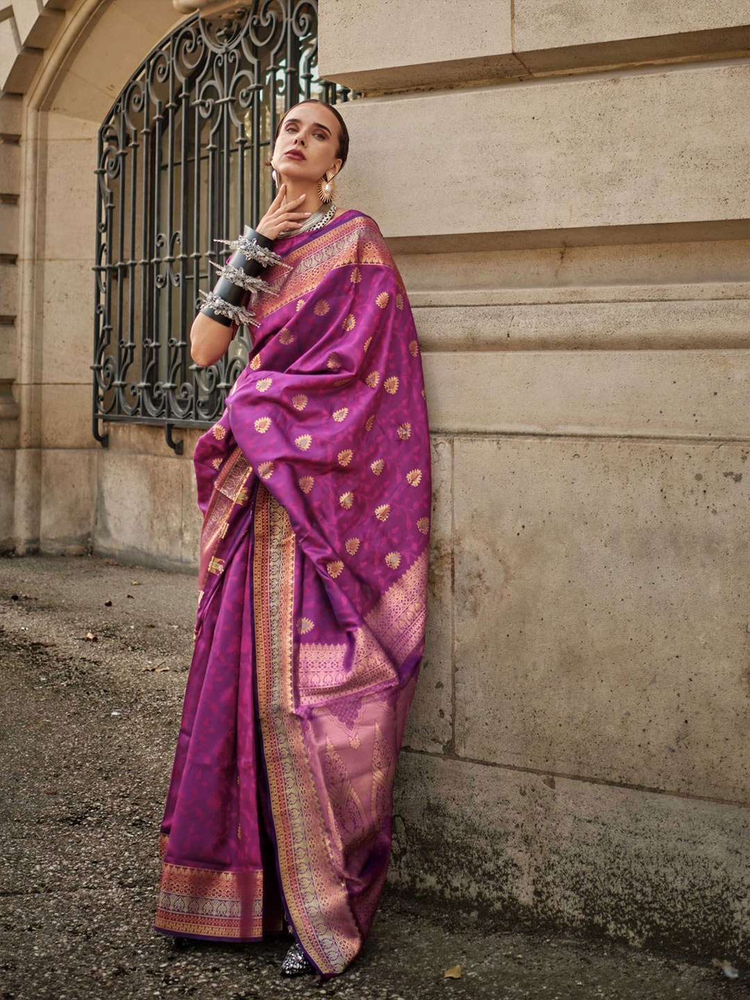 

Vardha Woven Design Zari Banarasi Saree, Purple