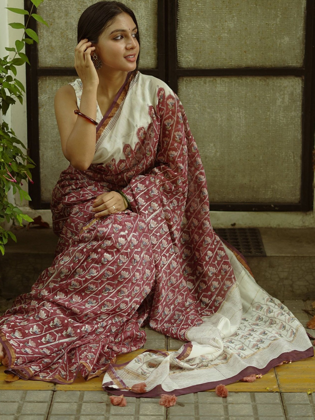 

AWRIYA Ethnic Motifs Printed Zari Chanderi Saree, Purple