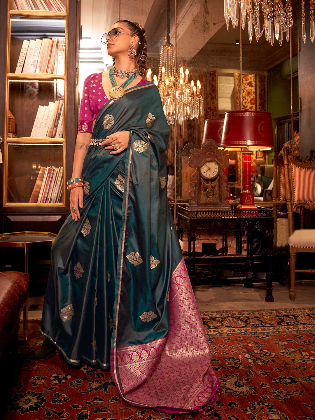 

Vardha Woven Design Zari Satin Saree With Unstitched Blouse Piece, Green