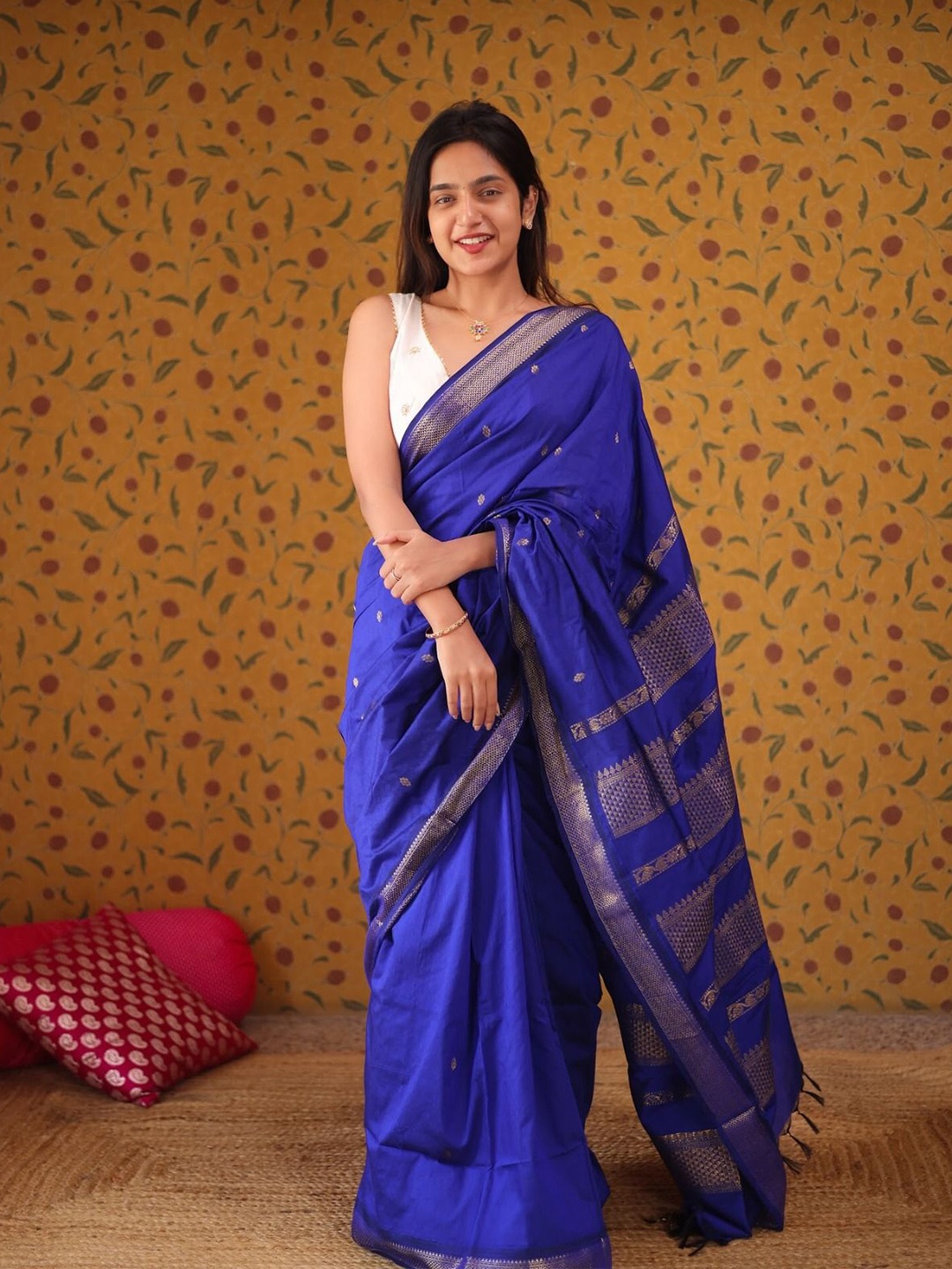 

APNISHA Woven Design Zari Pure Silk Saree, Blue