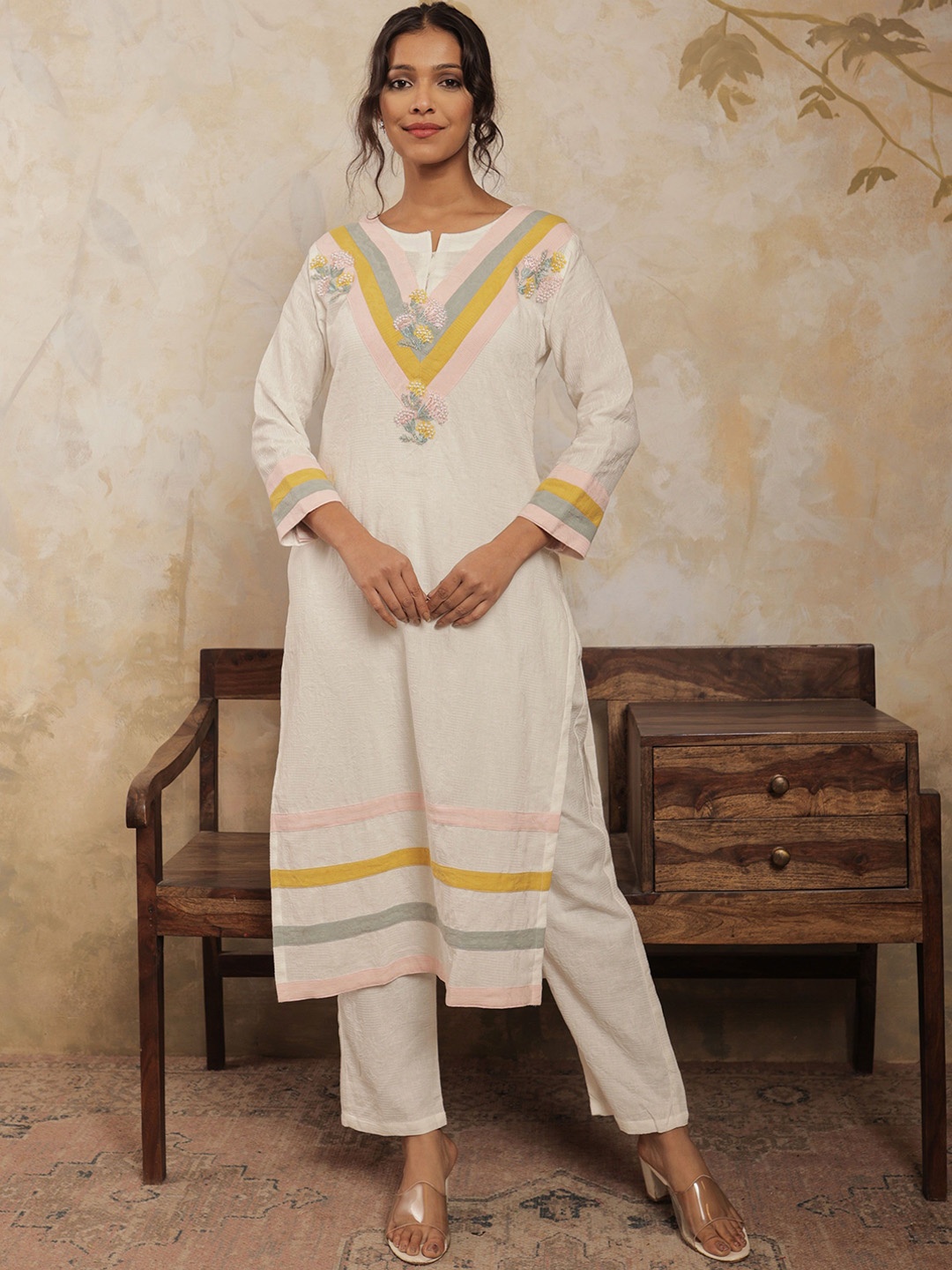 

SRIHA Floral Printed Notch-Neck Straight Pure Cotton Kurta With Trousers, White