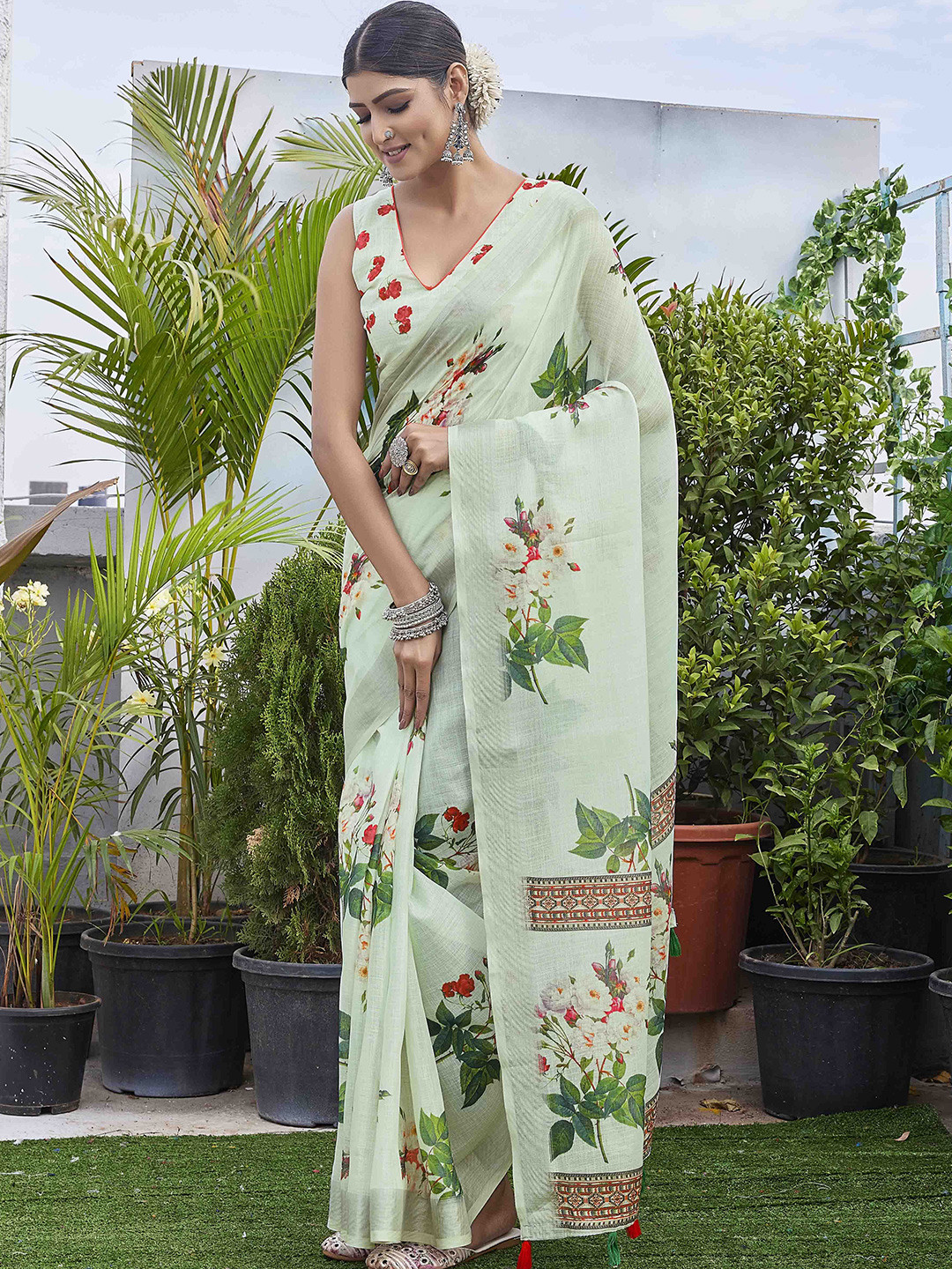 

Sangria Printed Saree With Blouse, Green