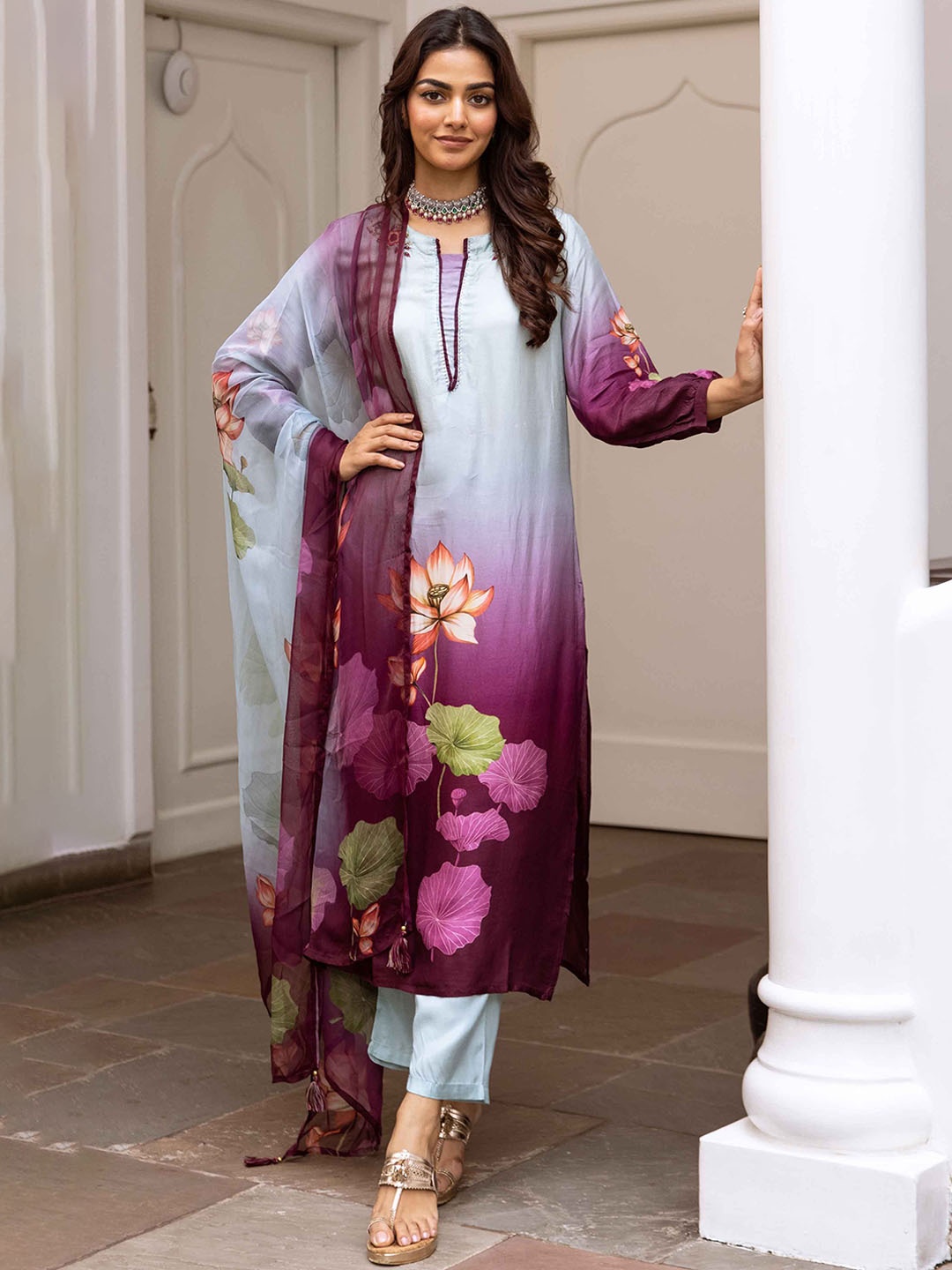 

DIVASTRI Floral Printed Sequinned Straight Kurta with Trousers & Dupatta, Green