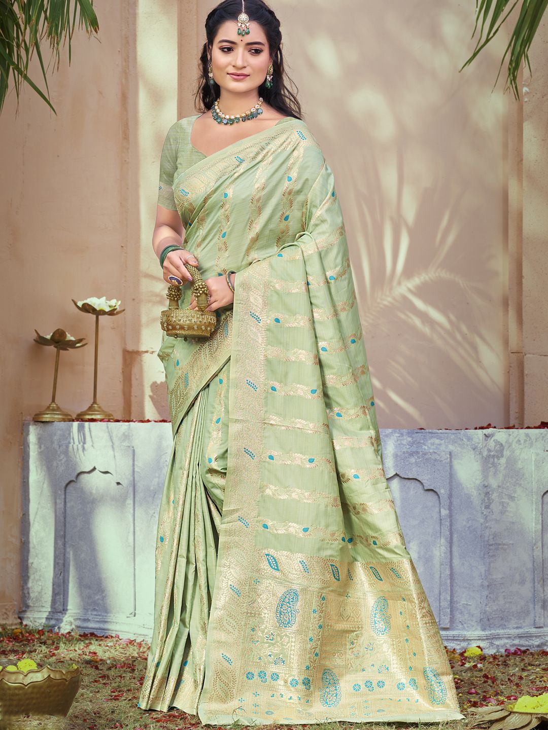 

SANGAM PRINTS Paisley Printed Zari Tussar Saree, Fluorescent green