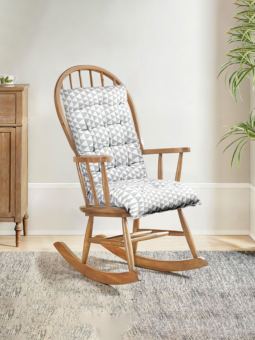 

Kuber Industries Grey & White Triangle Printed Cotton Chair Pad