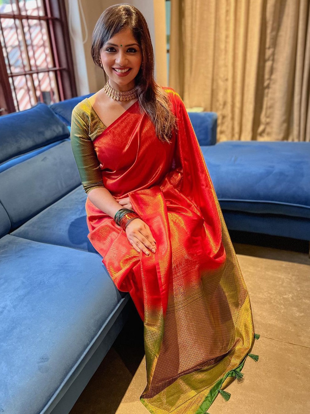 

Moda Rapido Woven Design Zari Saree, Red