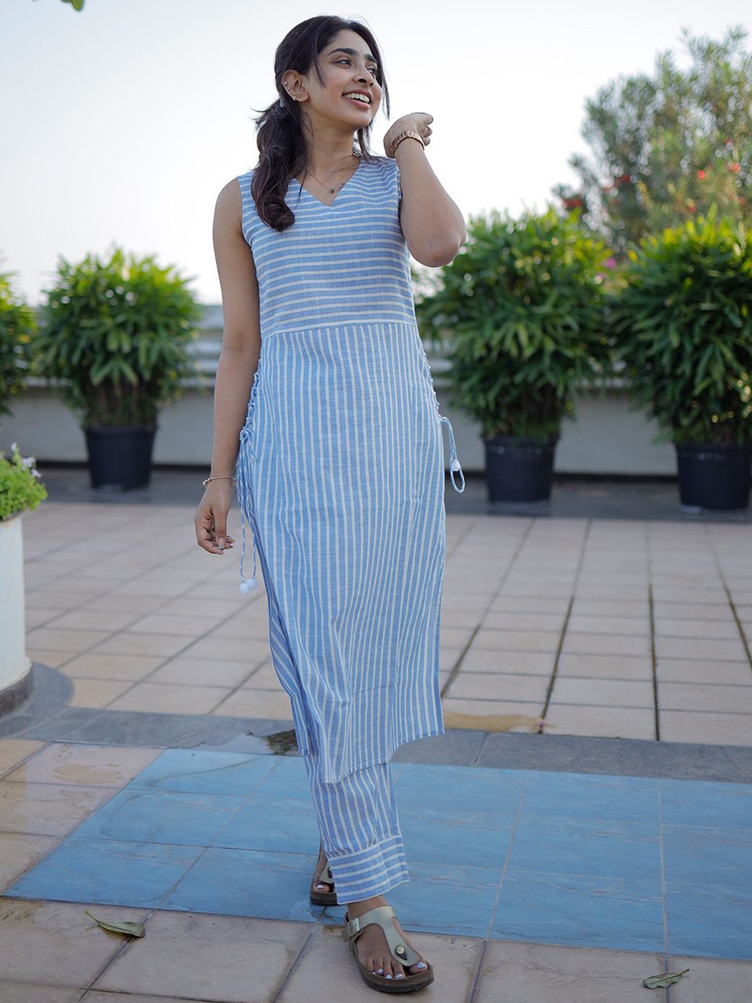 

Vastara the Label Women Striped Pure Cotton Kurta with Trouser, Blue