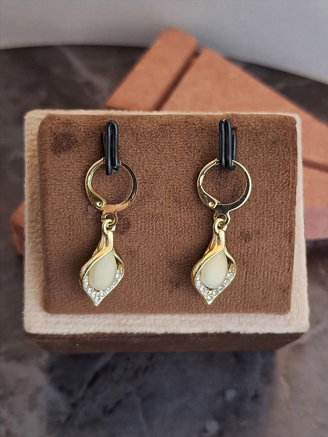 

Zhouse Gold-Plated Crystals Studded Leaf Shaped Drop Earrings
