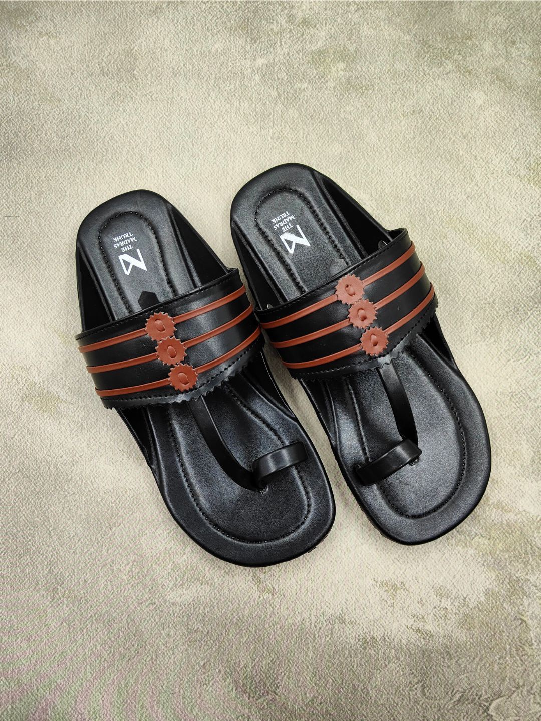

THE MADRAS TRUNK Men Comfort Sandals, Black