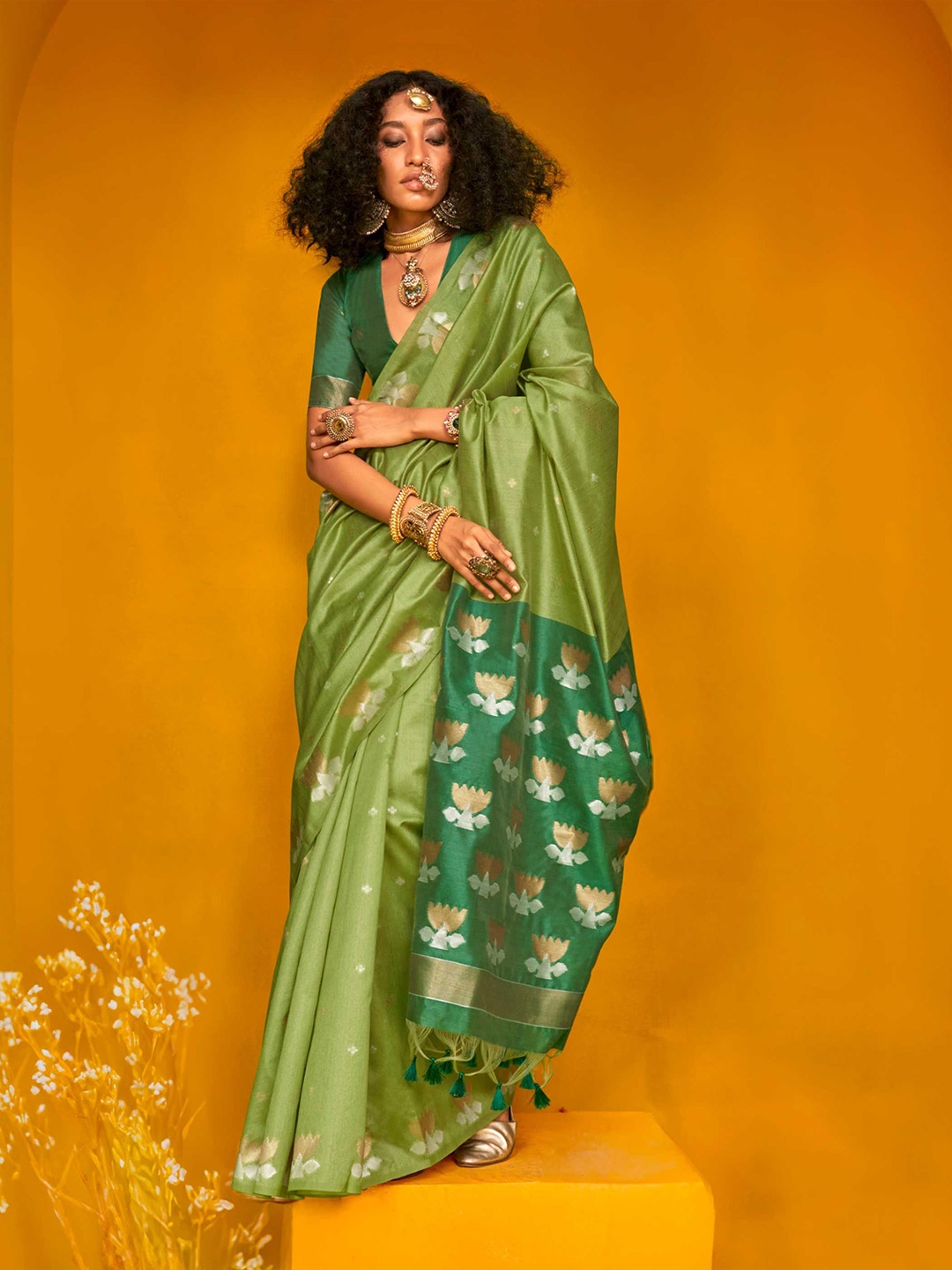 

Vardha Woven Design Zari Chanderi Saree, Green